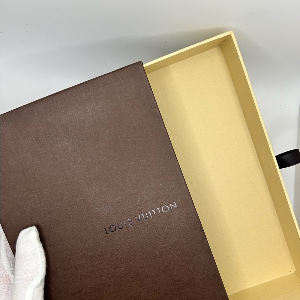 Authentic Louis Vuitton wallet
Comes with original box and dust bag - Picture 13 of 16